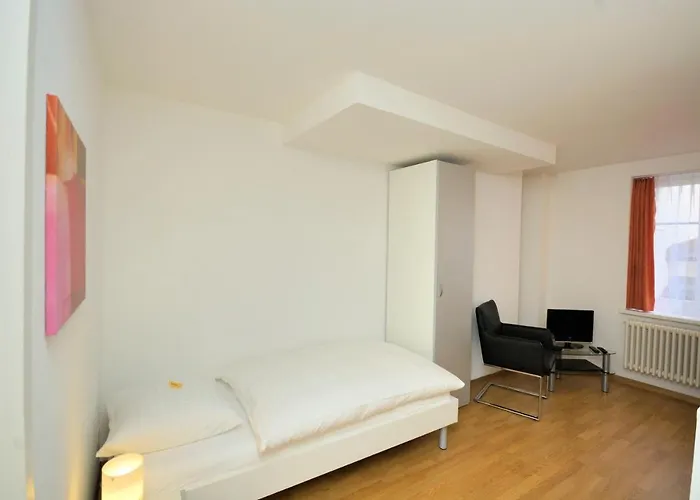 In A Perfect Location - Stork 35 *