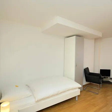 In A Perfect Location - Stork 35 *